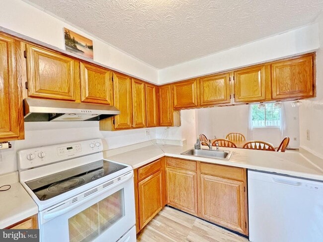 Building Photo - 6001 Rowanberry Dr Rental