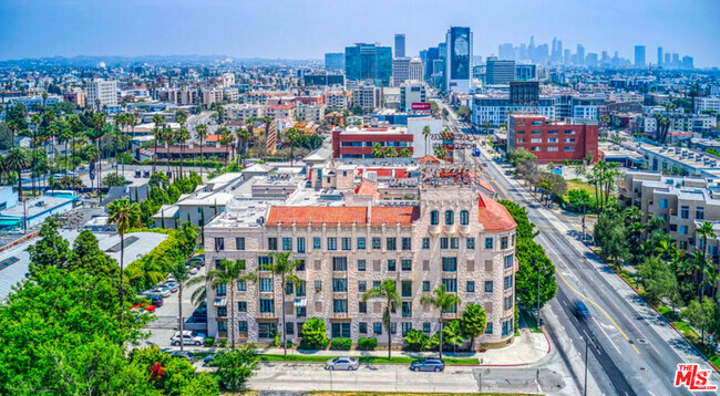 Building Photo - 4121 Wilshire Blvd Unit PH Rental