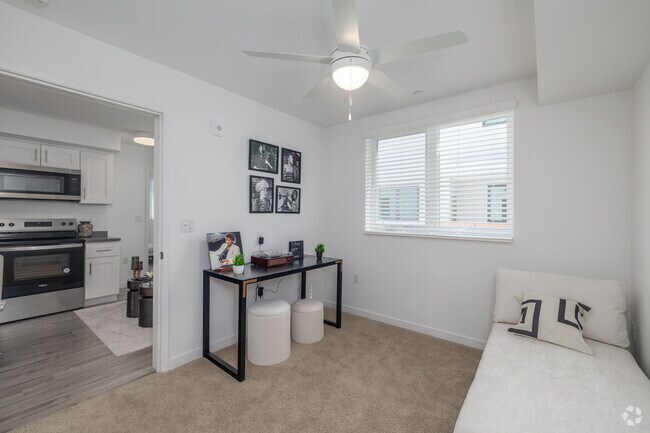 2BR, 2BA - 650SF - Bedroom