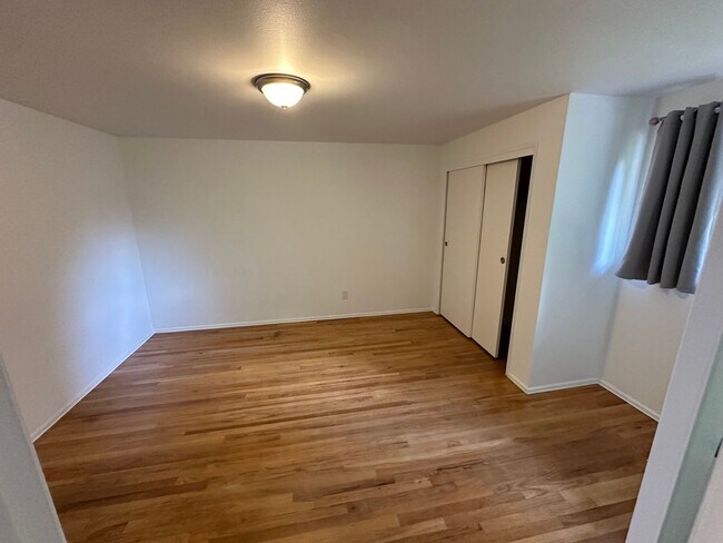 Photo - Large Updated House in Shoreline with Moth...