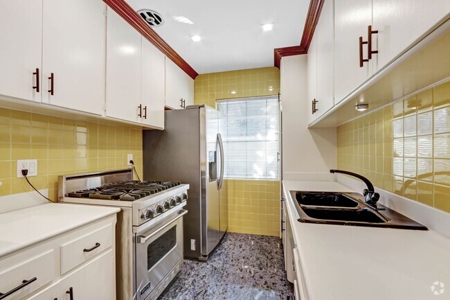 Building Photo - 807 5th St Rental