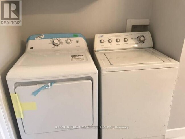 Photo - 19 Tyndall Ave Unité Main (1st)