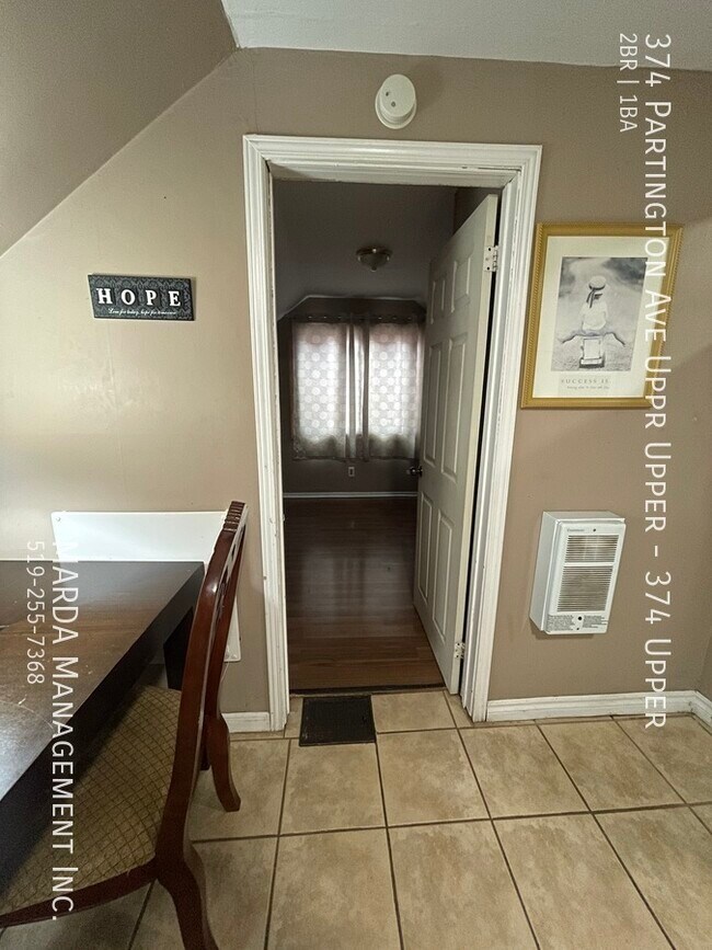 Photo - STUDENT 2 BED 1 BATH NEAR U OF W - ALL UTILITIES INC + INTERNET! Unit 374 Upper