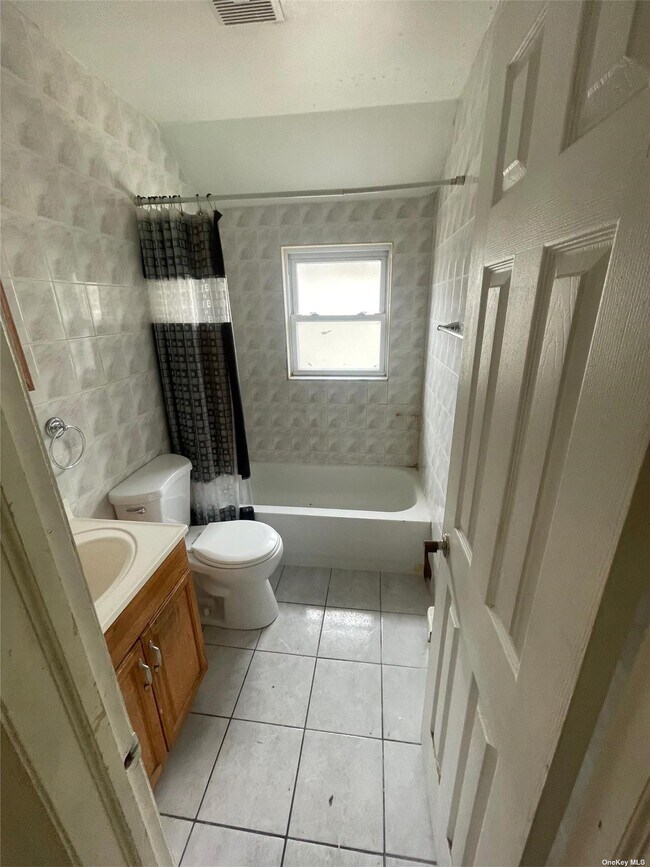 Photo - 144-23 223rd St