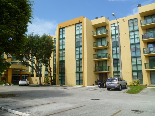 Photo - 11800 SW 18th St Unidad 422