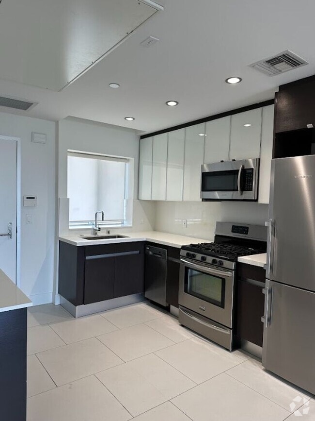 Building Photo - Wembly Park - Ashely Rental Income Unit PH1
