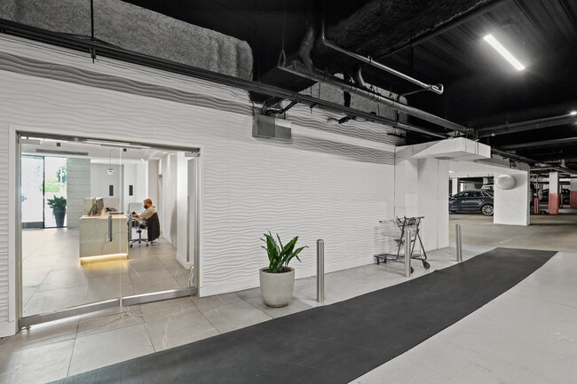 10600 Wilshire