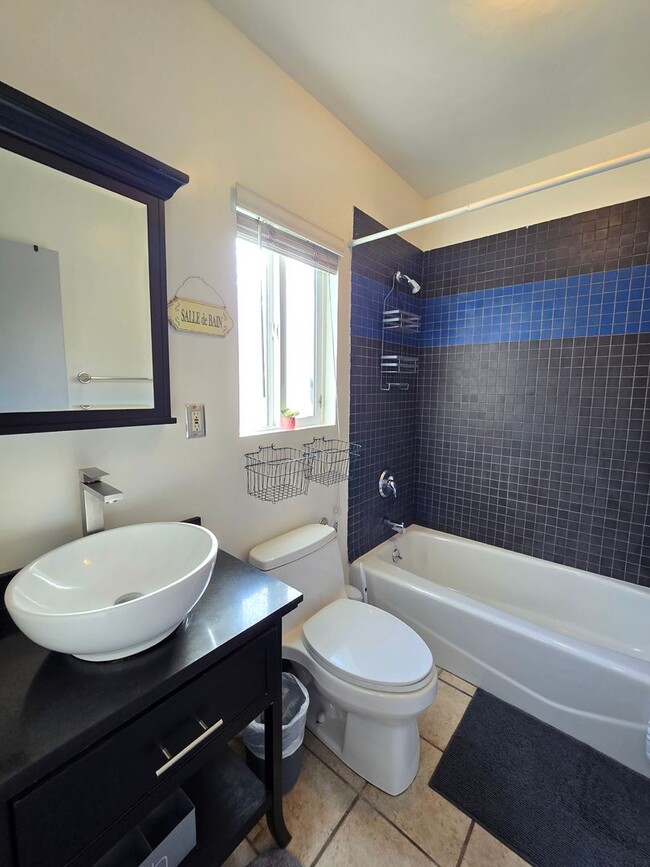 Photo - 5710 Vineland Ave Unit 5710 1/2 Vineland Ave (Middle)