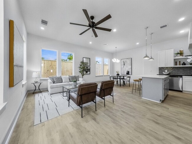 Photo - 2410 Vaughn St