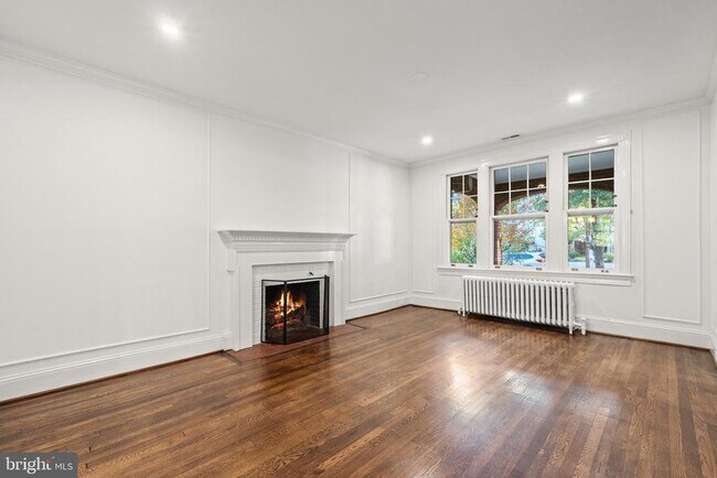 Photo - 2814 Bellevue Terrace NW