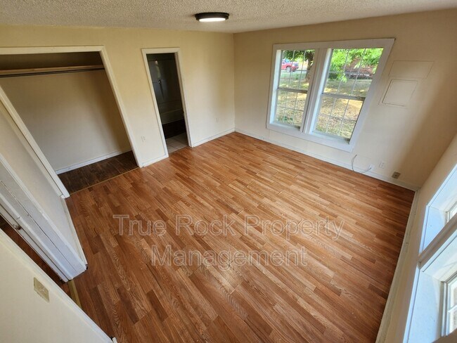 Photo - 400 N Division St