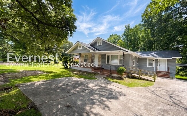 Photo - 795 Heflin Ave E