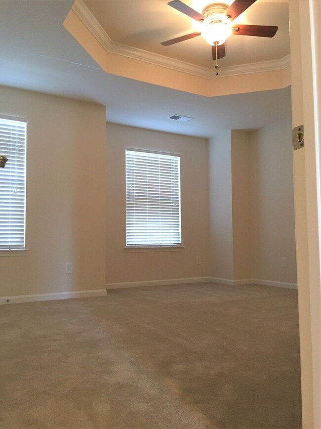 Photo - 2416 Silverthorn Dr