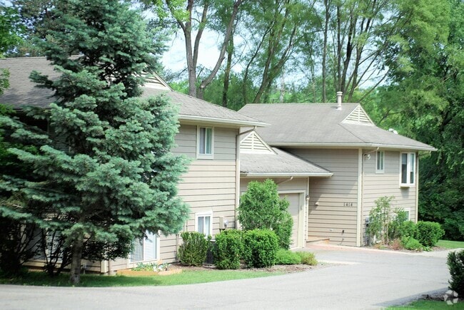 Building Photo - 1412 Traver St Rental