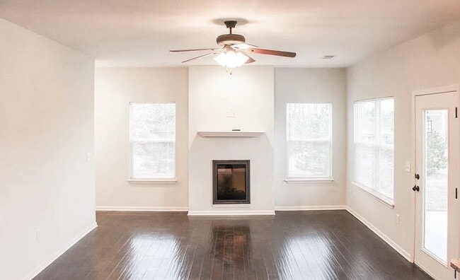 Photo - Beautiful 3 Bed | 2.5 Bath Townhome in Pri...