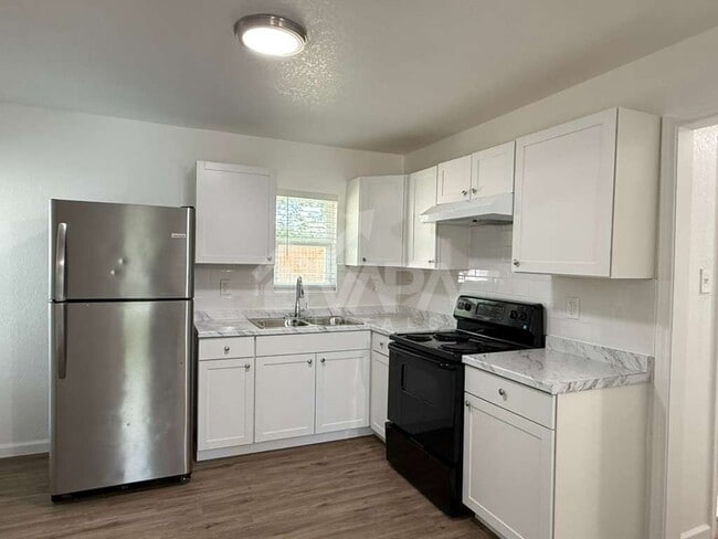 Photo - 515 Blakeley Dr