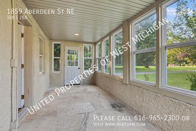 Photo - 1859 Aberdeen St NE
