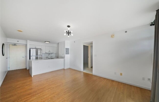 Building Photo - MOVE IN READY! Unit 803