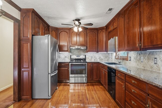 Photo - 1721 Plank Dr