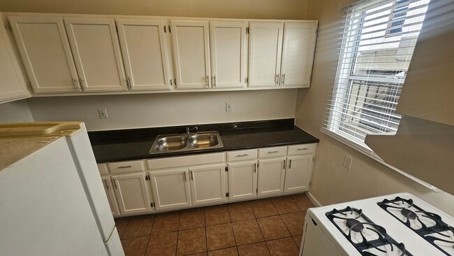 Photo - 743 S Burlington Ave Unit 6