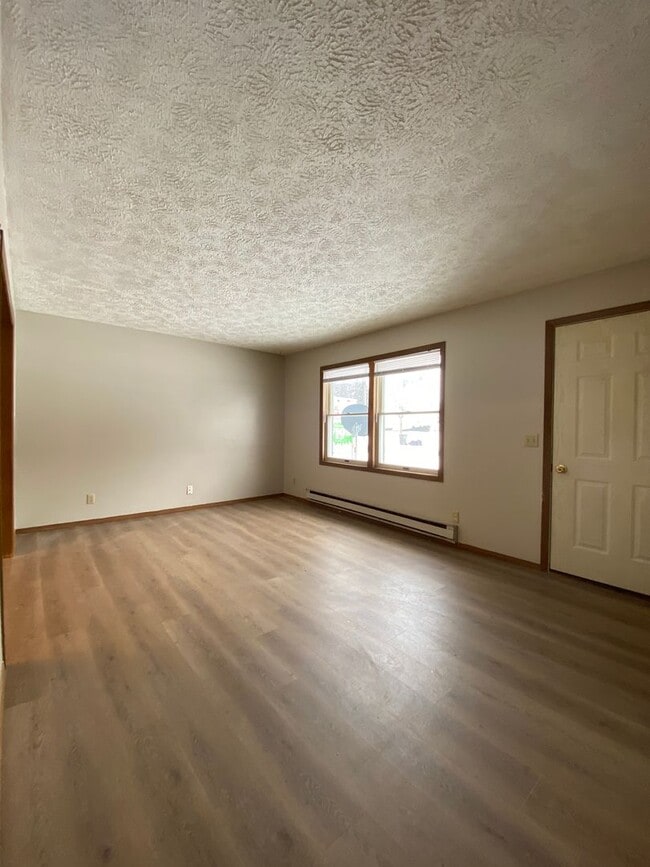 Photo - 208 S Spring St Unit APT. B