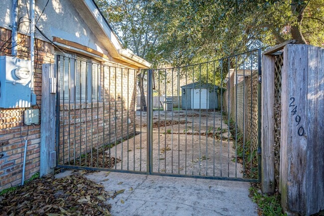 Building Photo - 3 Bedroom 2 Bath Back Bay Luxury Rental Home