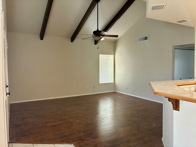 Photo - 1ST FULL MONTHS RENT FREE!!! AFFORDABLE UNIT IN NORTH PHOENIX!!!
