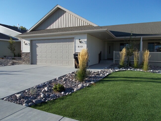 Building Photo - 615 Roundhouse Dr Unit 613 Roundhouse Drive