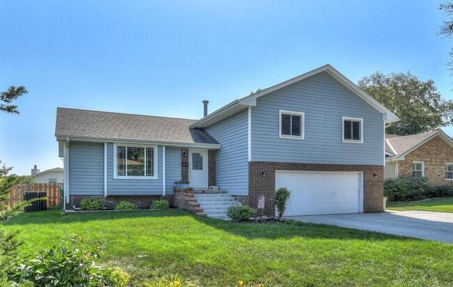 Spacious Tri-Level Home With Modern Upgrad... - Spacious Tri-Level Home With Modern Upgrad...