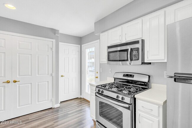 Photo - 1505 N Center St