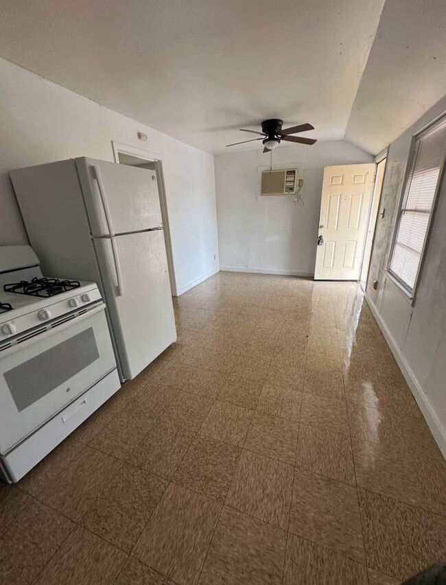 Photo - 718 W Avenue C Unit B