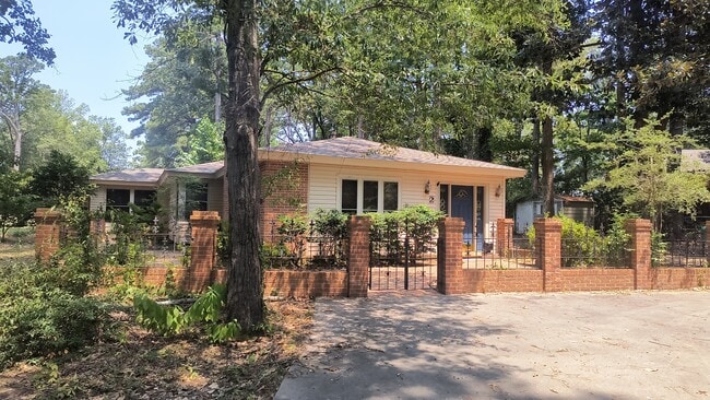 Photo - 2 Southern Pines Dr House