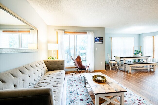 Photo - 5724 4th St NE