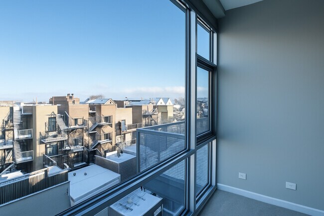 Photo - 1540 W Fullerton Ave Unit 405