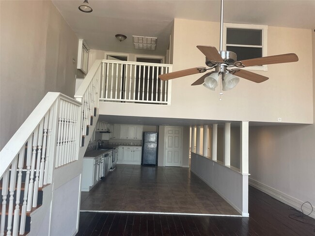 Building Photo - 2116 The Strand Unit 205 Rental