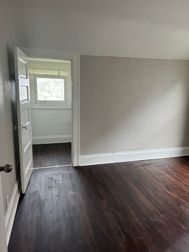 Photo - 914 42nd St