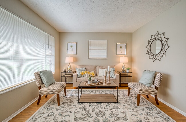 Photo - 2220 Eudine Dr W