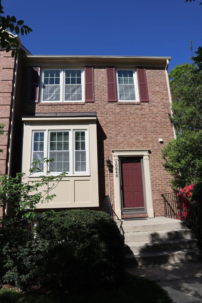 Photo - Quiet & Bright End-Unit Retreat in Desirable Silver Spring