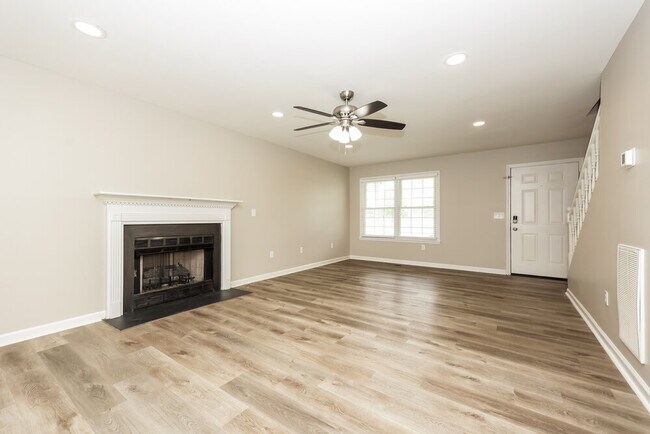 Photo - 1327 Cason Ln