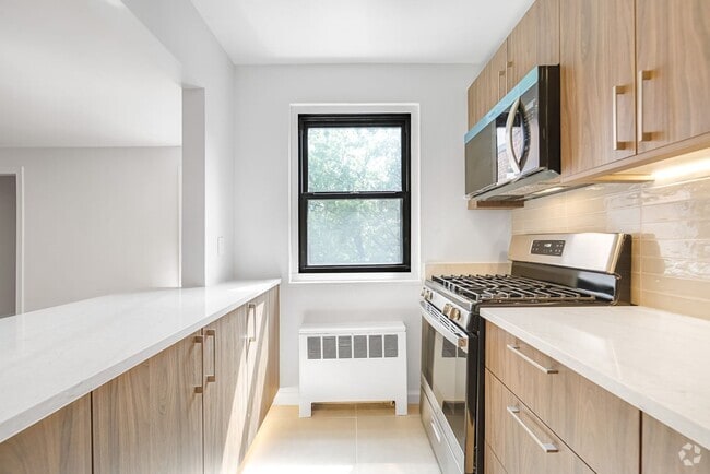 Building Photo - Hudson Terrace E14 Unit E14 - Renovated 2/Bdrm 1/Bath Rental