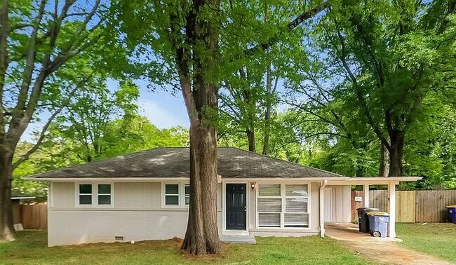 Photo - 2296 Lakewood Dr NW House