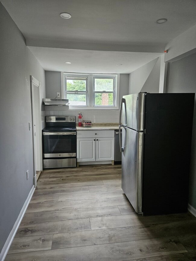 Photo - 14 Hillside St