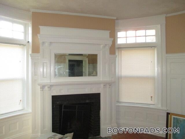 Photo - 1887 Beacon St Unidad 1