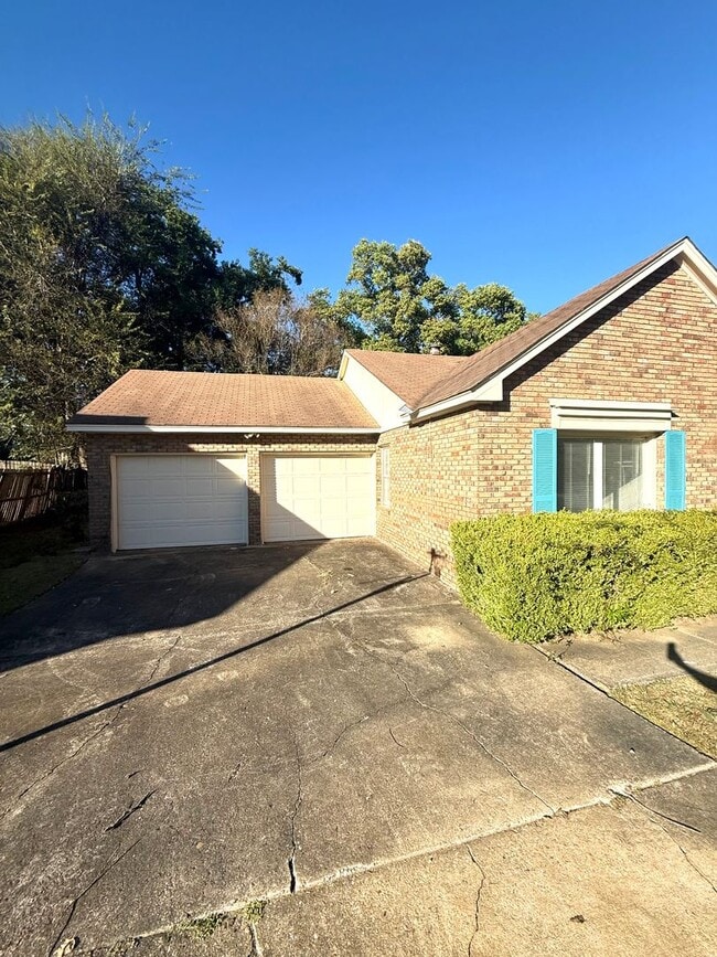 Photo - ** 4 bed 2 bath located in Woodmere Park *...