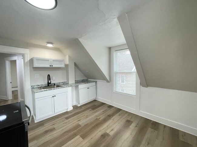 43 Ashland St Unit 3