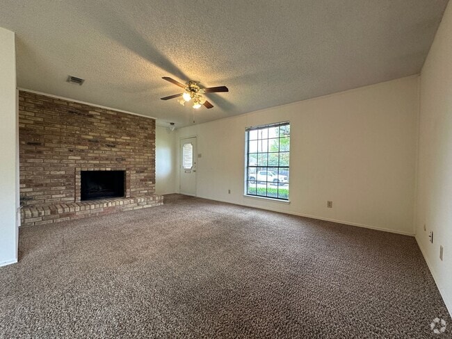 Building Photo - Duplex Rental