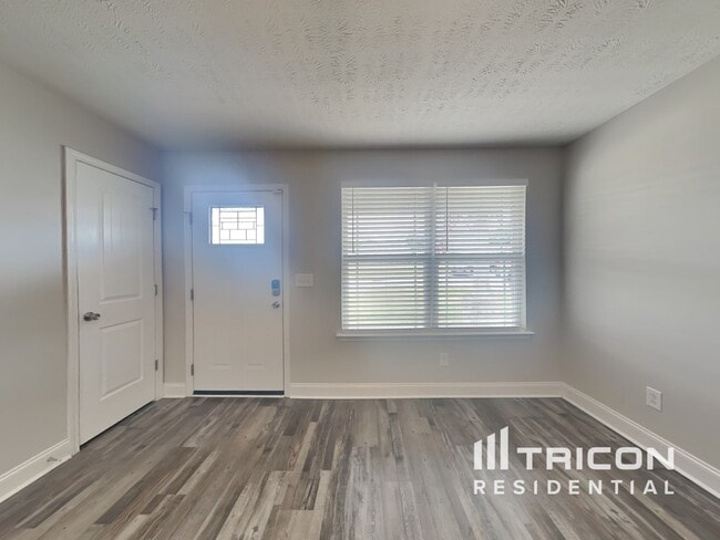 Photo - 1020 Berra Dr