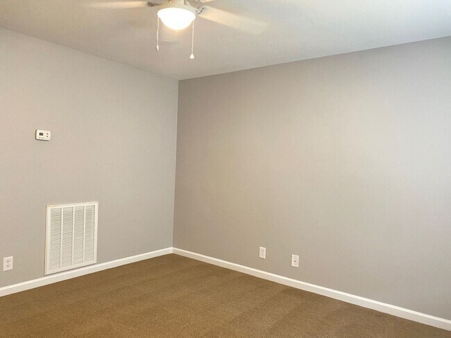 Photo - 944 Kingsbury Dr Unit B