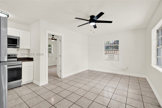 105 NW 7th St