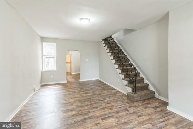 Photo - 3533 Joyce St